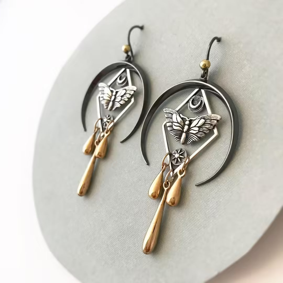Aretes colgantes polilla besada por la luna vintage