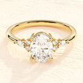 Anillo solitario ovalado con acentos de cristal