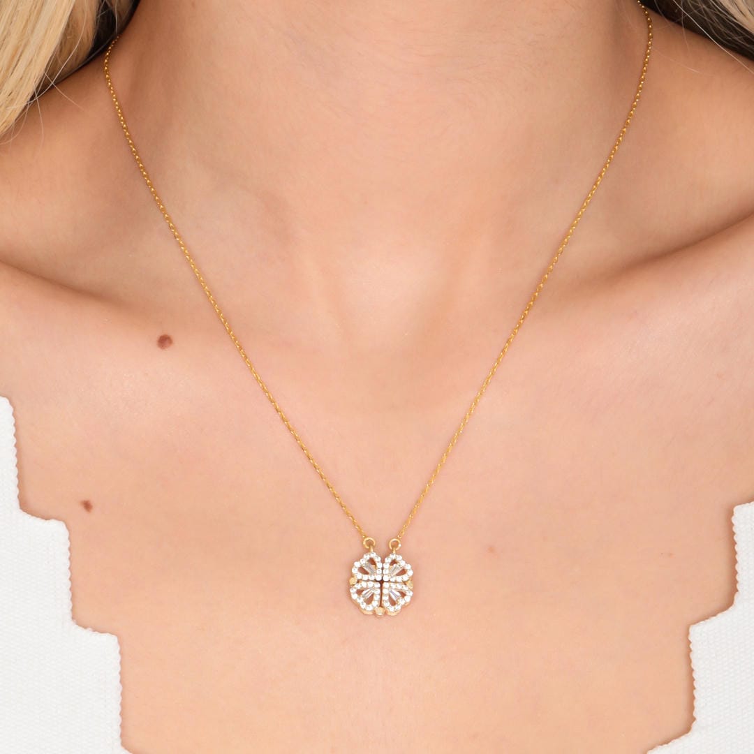 Collar Trébol Dorado con Colgante de Corazón de Piedra de Zircón