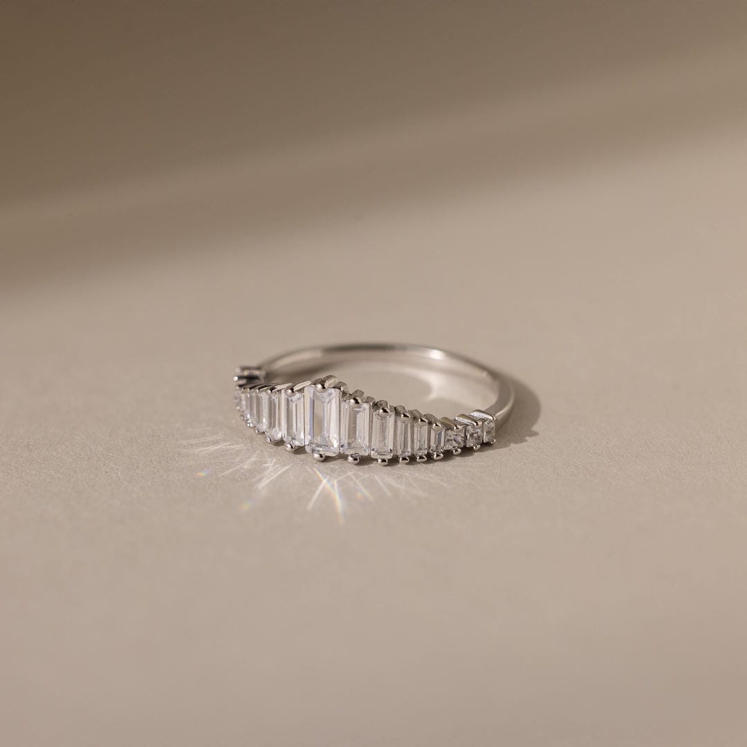 Anillo minimalista Baguette Stone