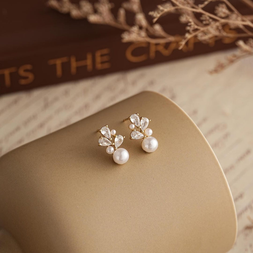 Pendientes con racimo de perlas de agua dulce y flor