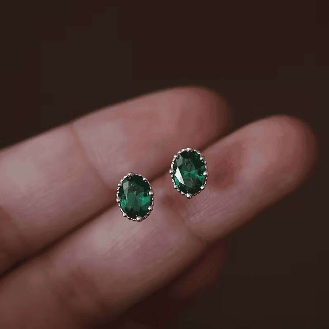 Pendientes ovalados de esmeralda verdosa