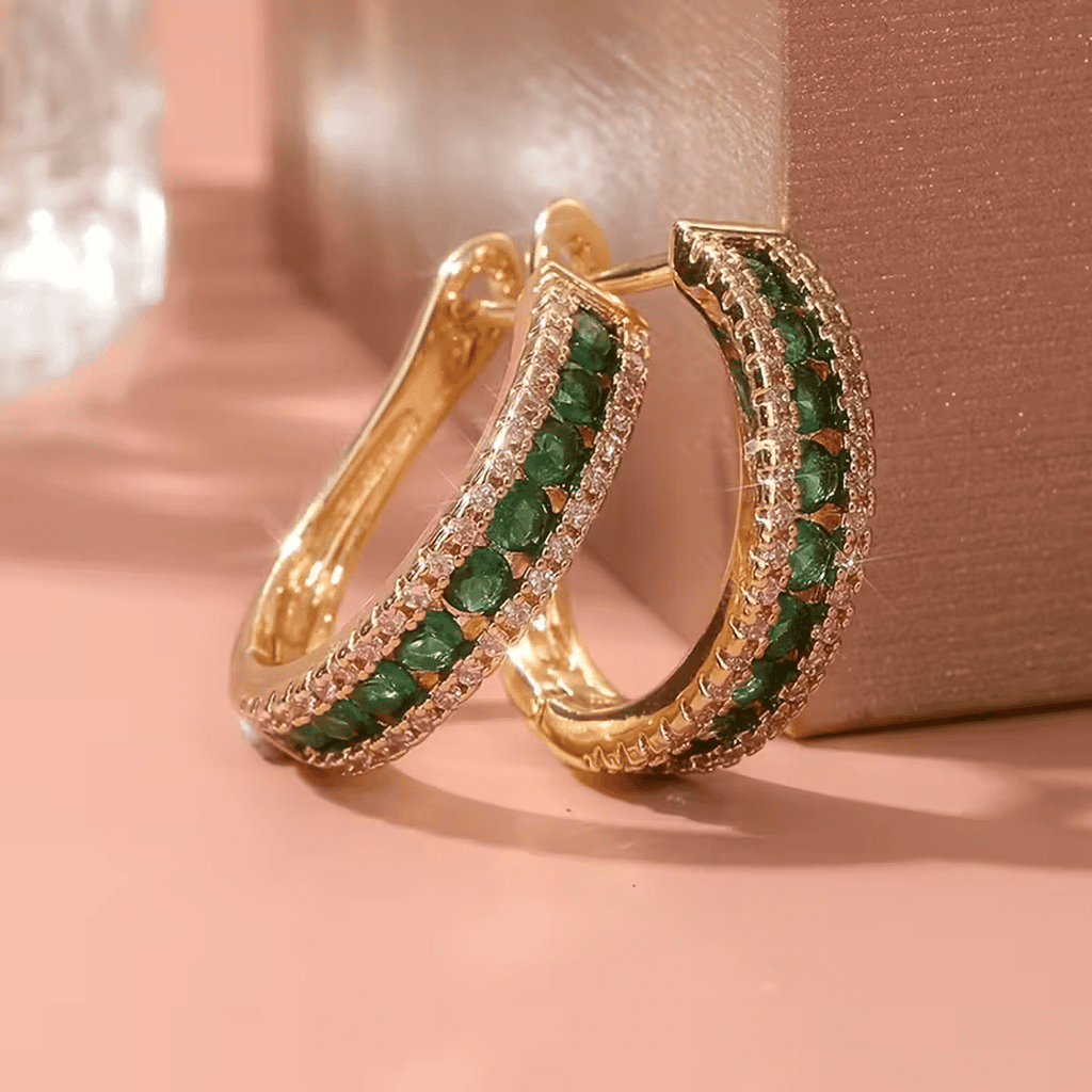 Elegantes pendientes de brillo esmeralda
