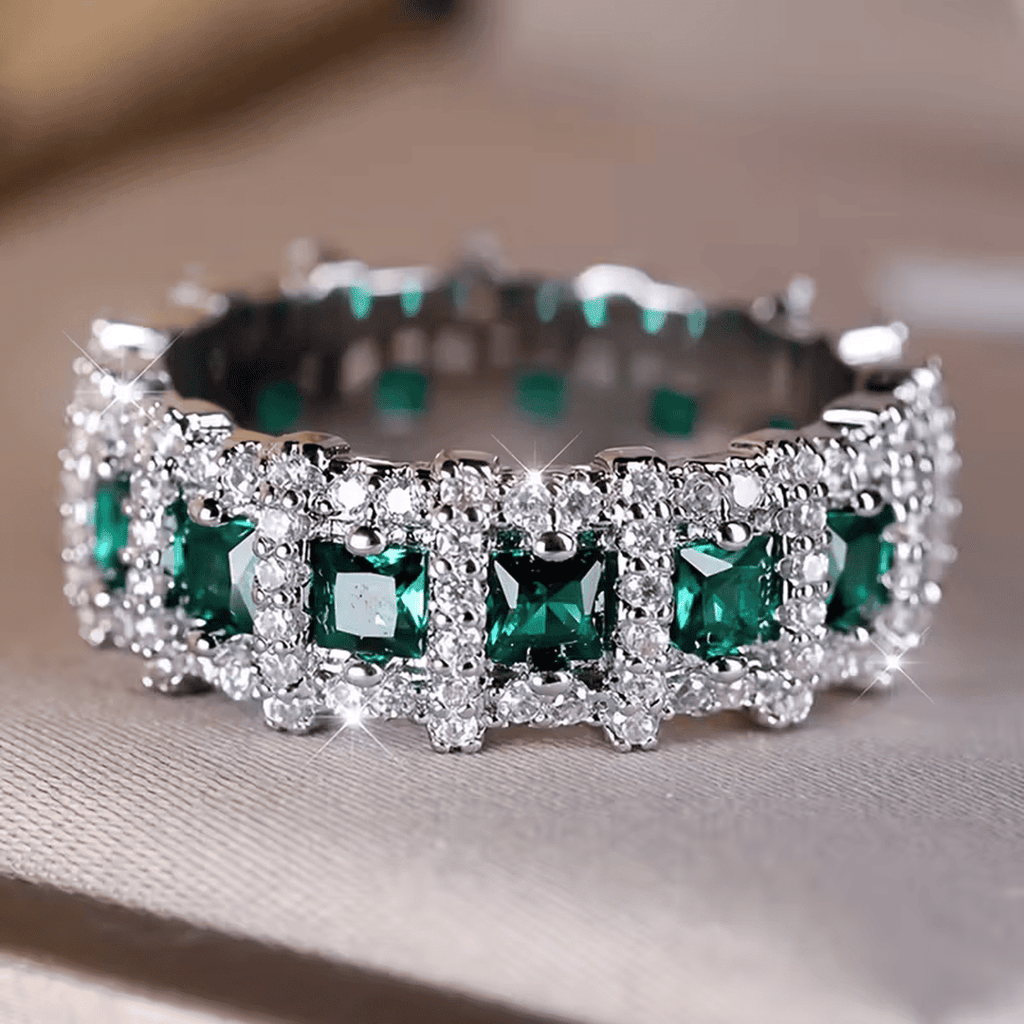 Anillo de eternidad esmeralda de lujo
