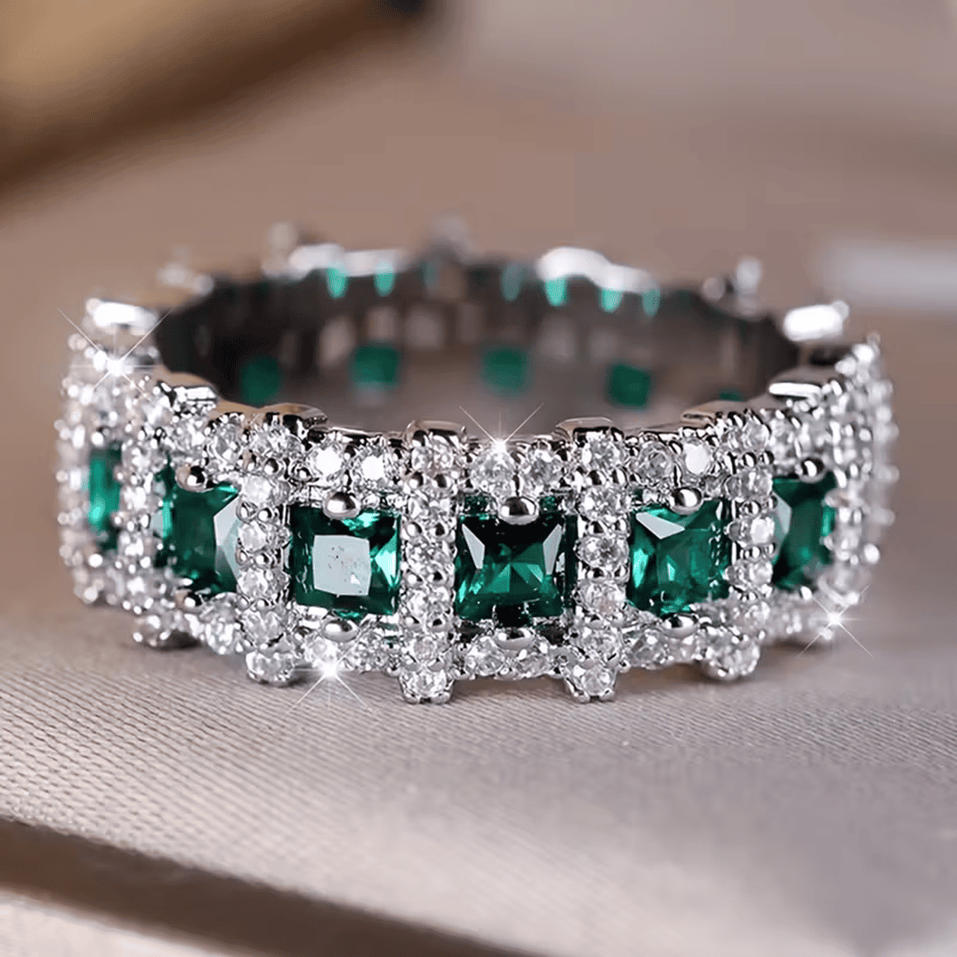 Anillo de eternidad esmeralda de lujo