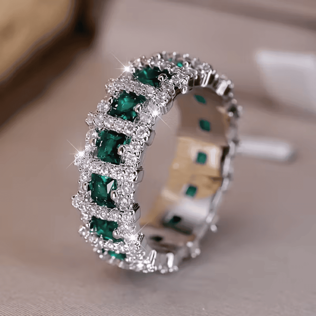 Anillo de eternidad esmeralda de lujo