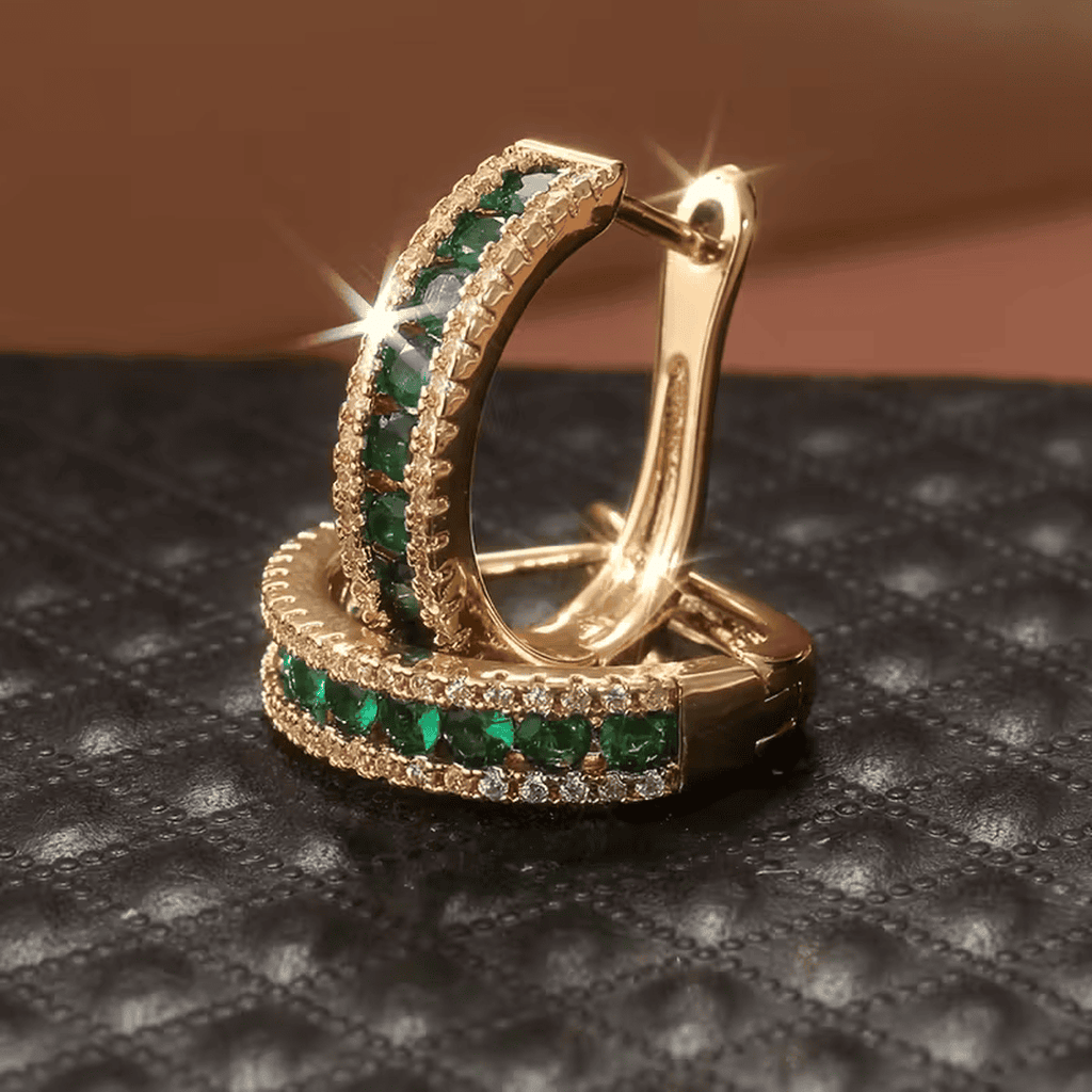 Elegantes pendientes de brillo esmeralda