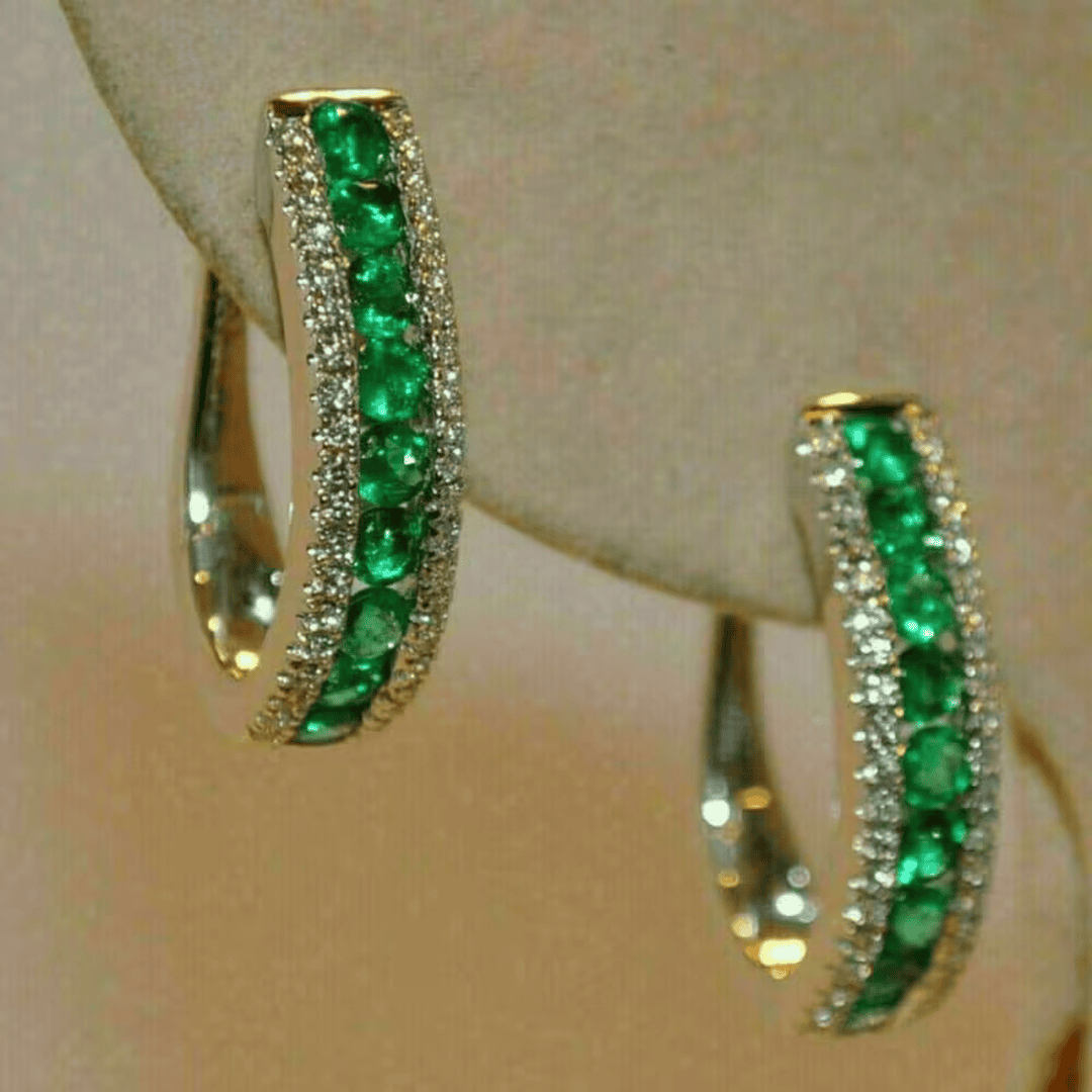 Elegantes pendientes de brillo esmeralda