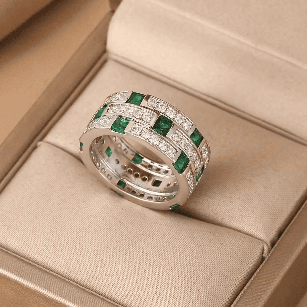 Elegante Anillo Matriz de Esmeraldas