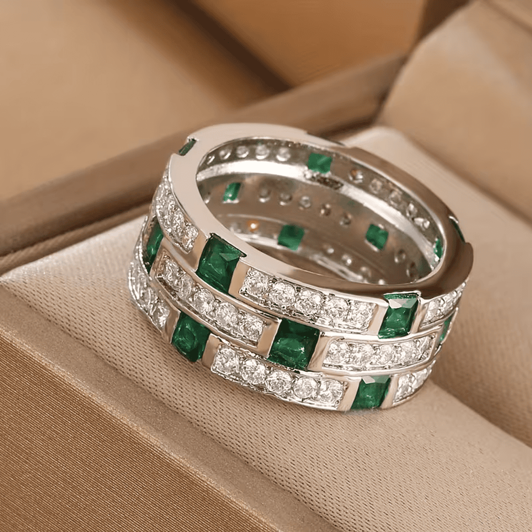 Elegante Anillo Matriz de Esmeraldas