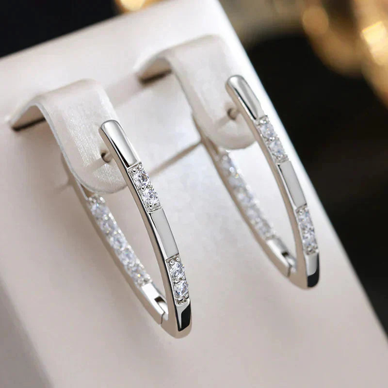 Pendientes de oro atemporales con detalles de circonitas