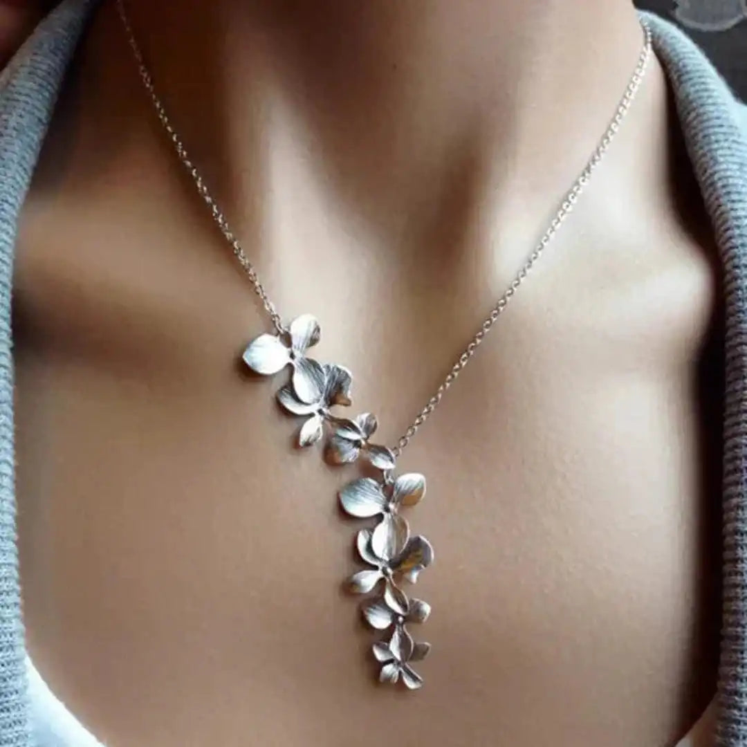 Collar Floral de Plata Vintage