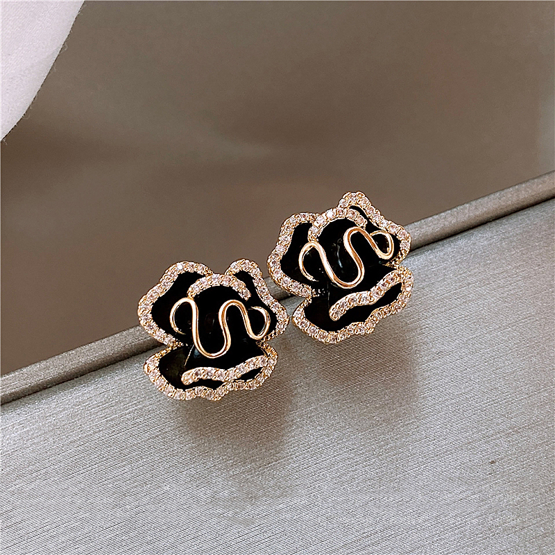 Elegantes pendientes de loto negro