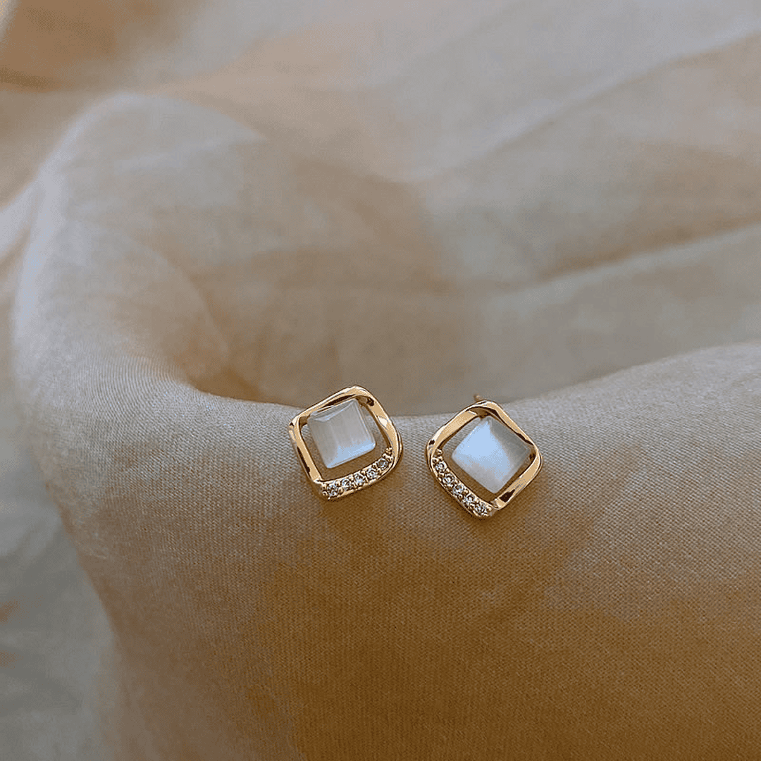 Elegantes Pendientes con Cristal de Luna Dorada