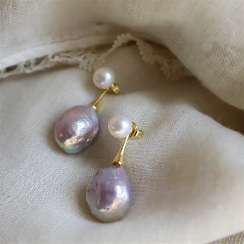 Elegantes pendientes de perlas lilas