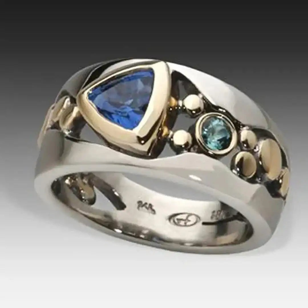 Anillo antiguo con gema de hielo