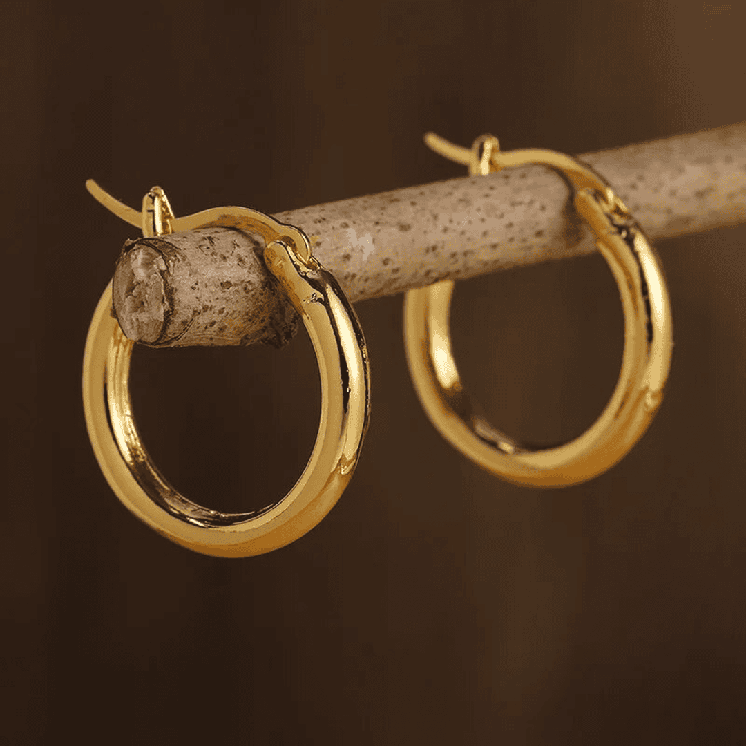 Aretes de aro clásicos de plata pulida