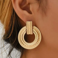 Elegantes Pendientes de Mandala Hueco Dorado