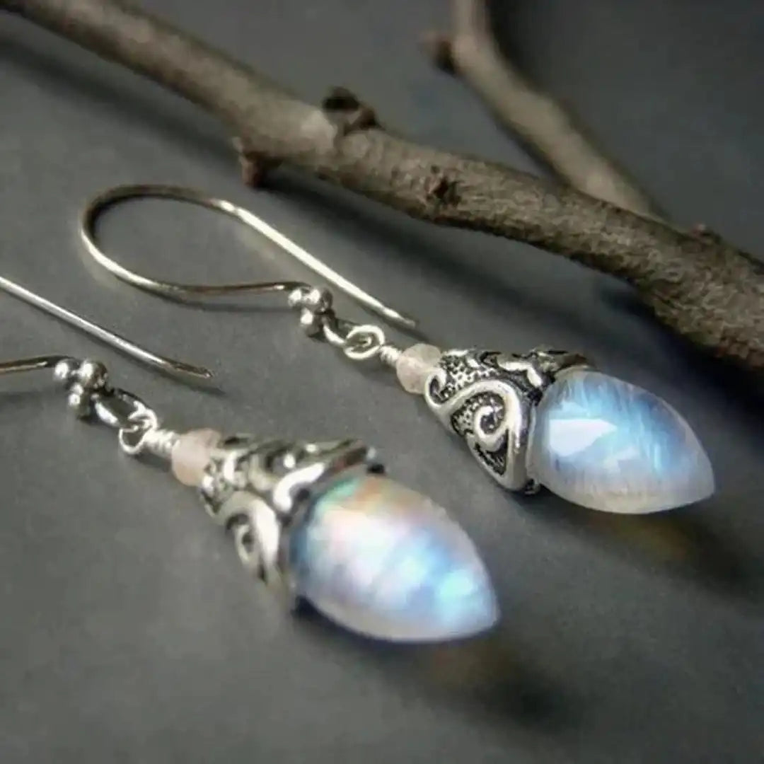 Pendientes colgantes de piedra lunar antiguos