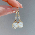 Pendientes colgantes de ópalo blanco con alambre de oro