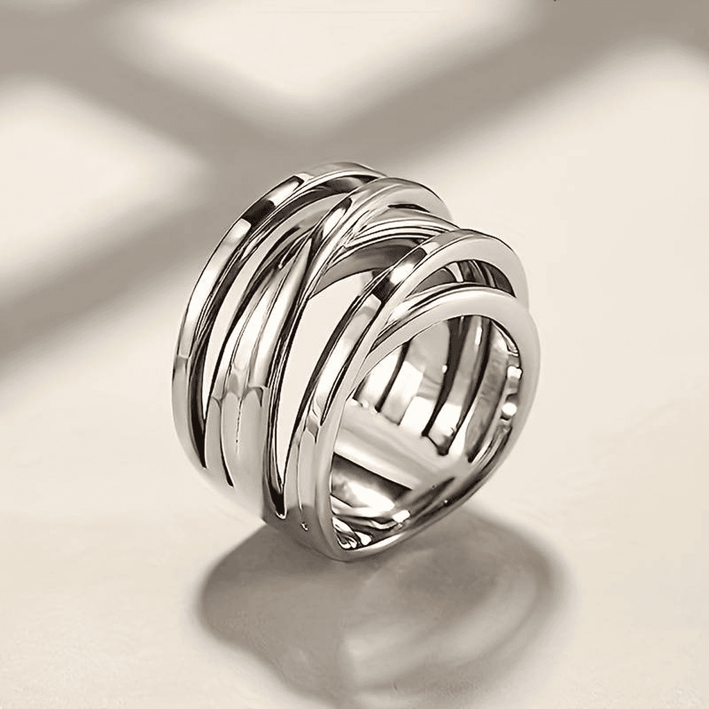 Anillo de plata antiguo en capas