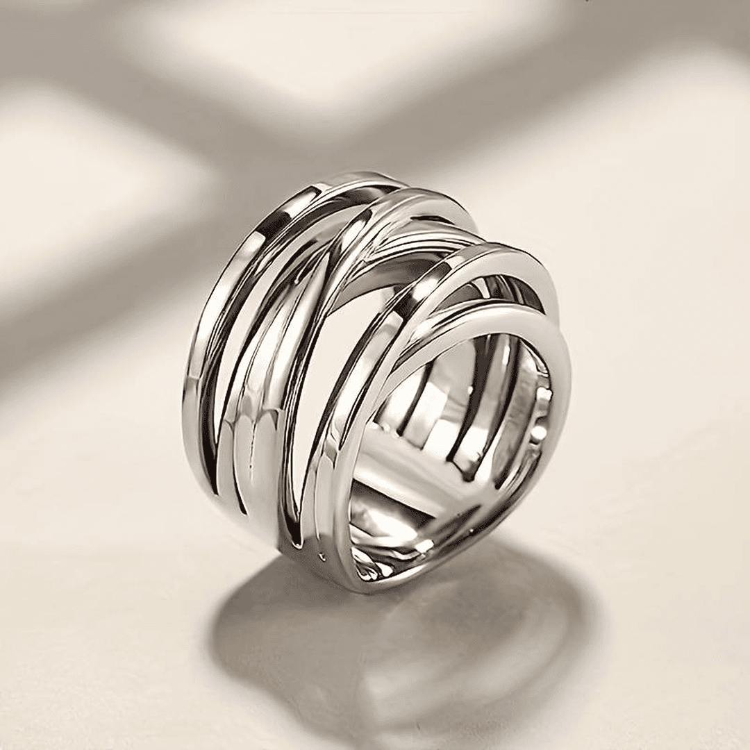 Anillo de plata antiguo en capas