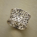 Elegante Anillo Hueco de Plata Vintage