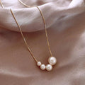 Exquisito collar elegante de perlas