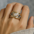 Anillo vintage con incrustaciones de circonita cúbica