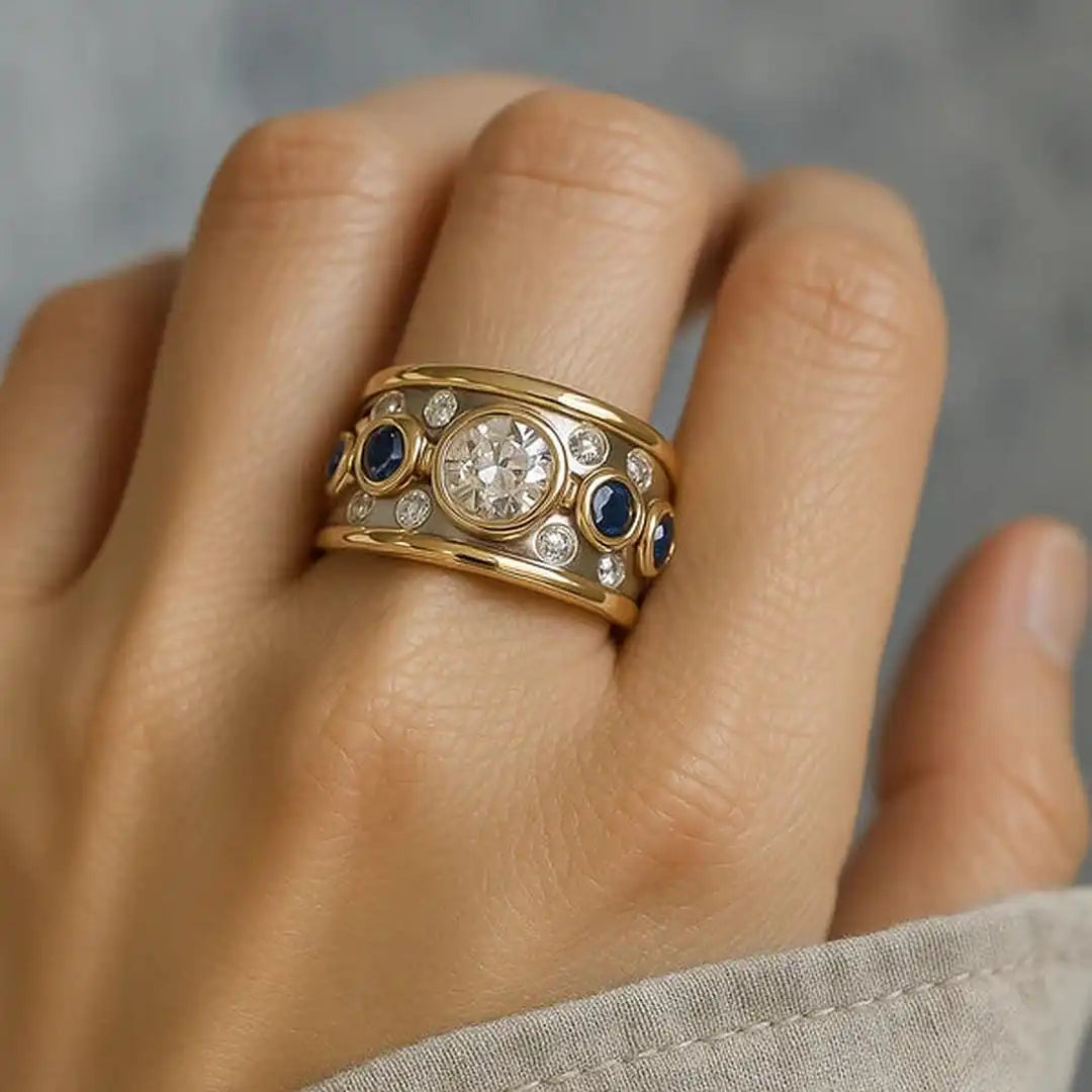 Anillo vintage con incrustaciones de circonita cúbica