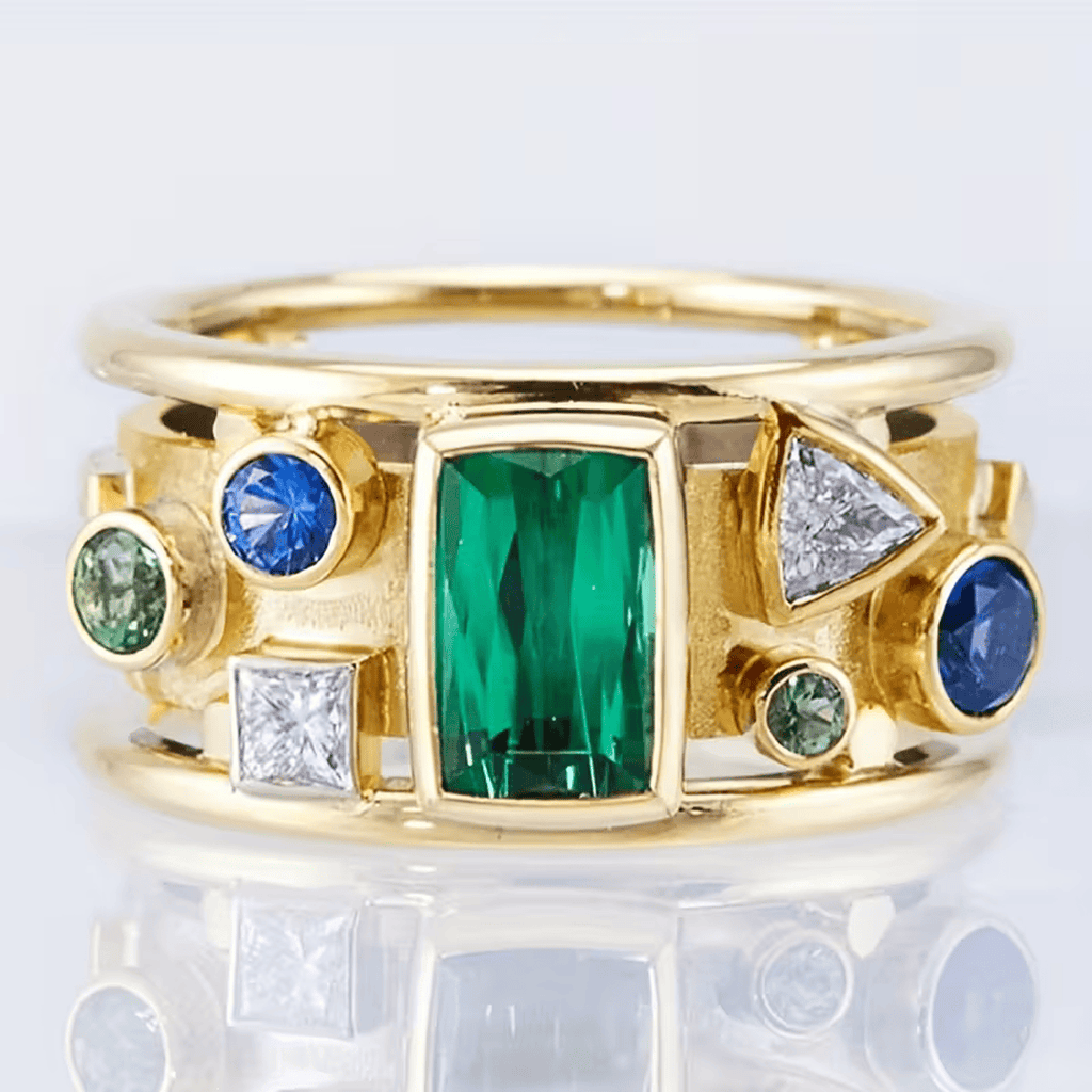 Anillo de Esmeralda con Mosaico Elegante