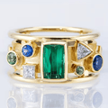 Anillo de Esmeralda con Mosaico Elegante