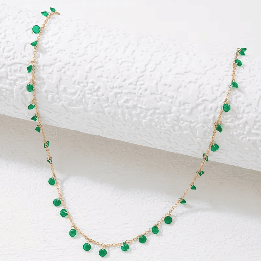 Collar con colgante de esmeralda hecho a mano