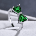 Anillo de arco con cristal de esmeralda