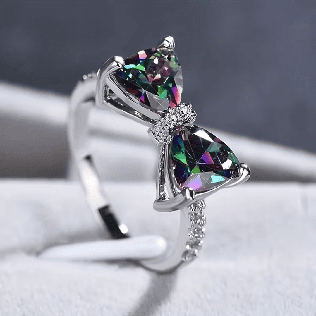 Anillo de arco con cristal de esmeralda