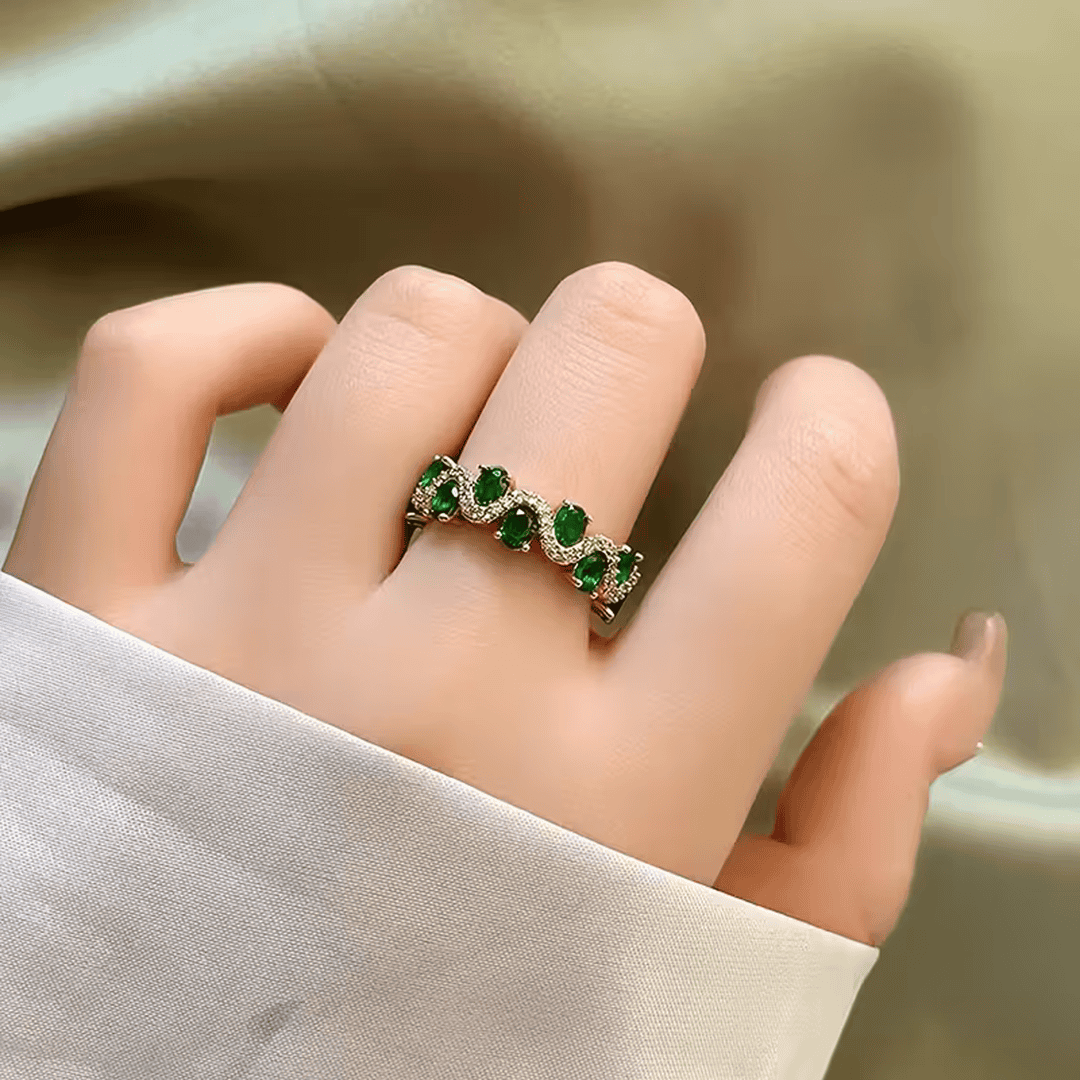 Anillo de corona de cristal verde real