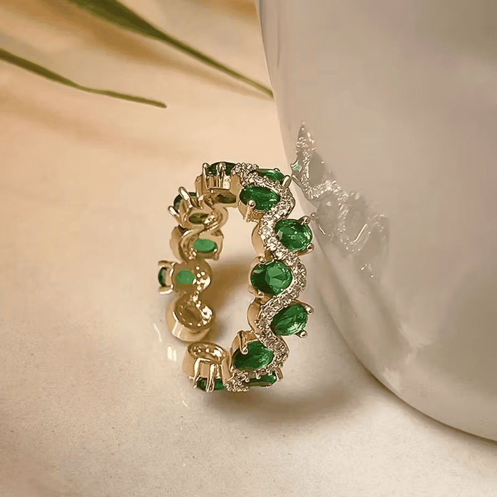 Anillo de corona de cristal verde real