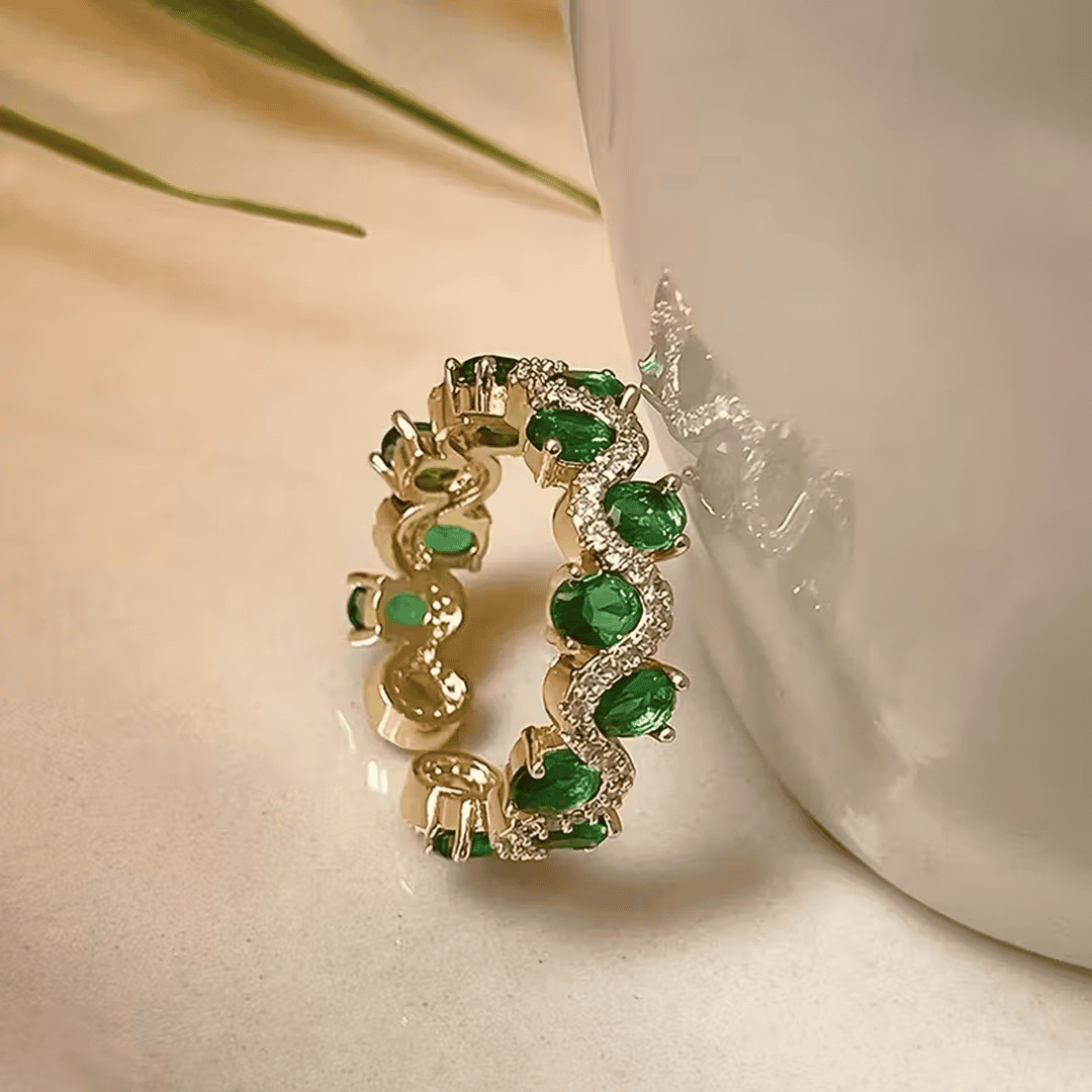 Anillo de corona de cristal verde real
