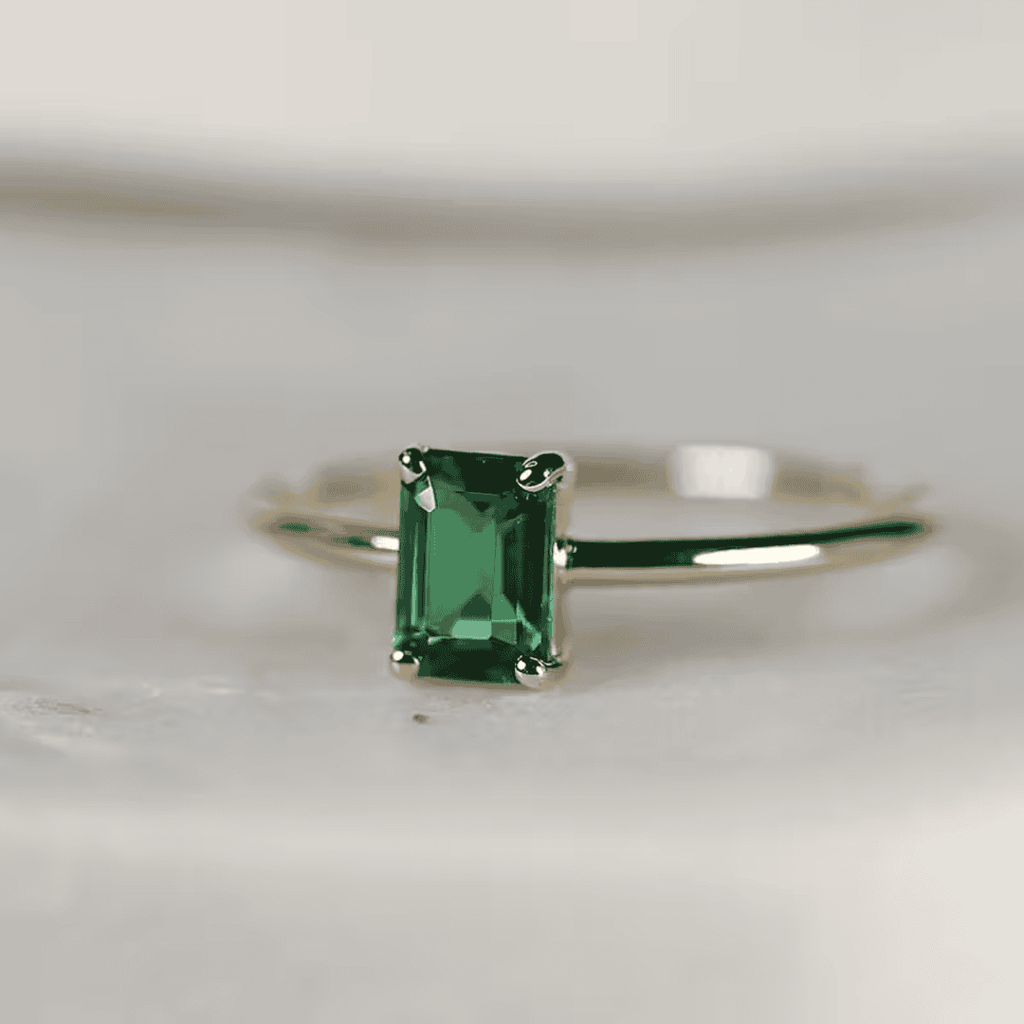 Anillo Esmeralda Musa Elegante