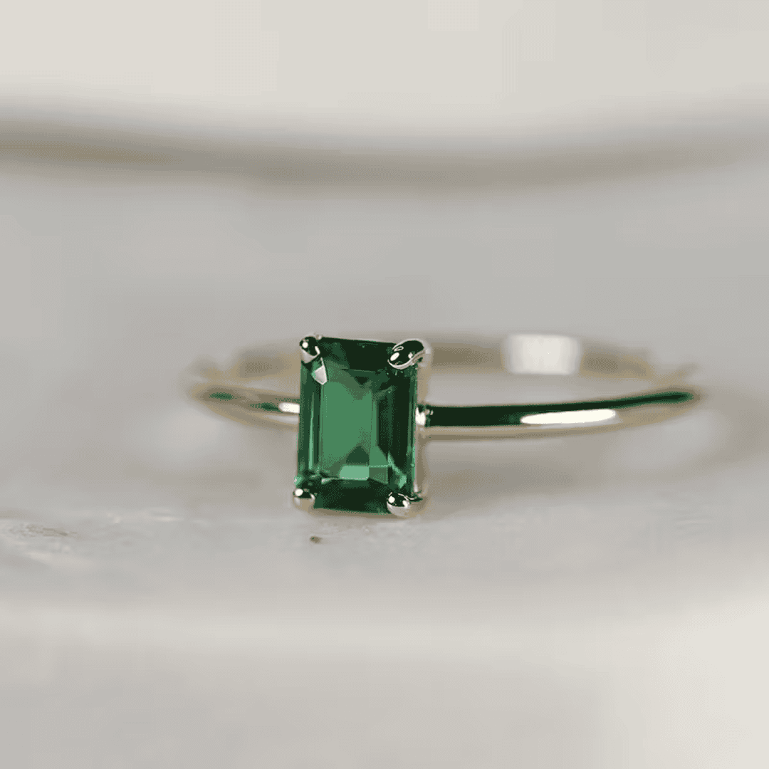 Anillo Esmeralda Musa Elegante