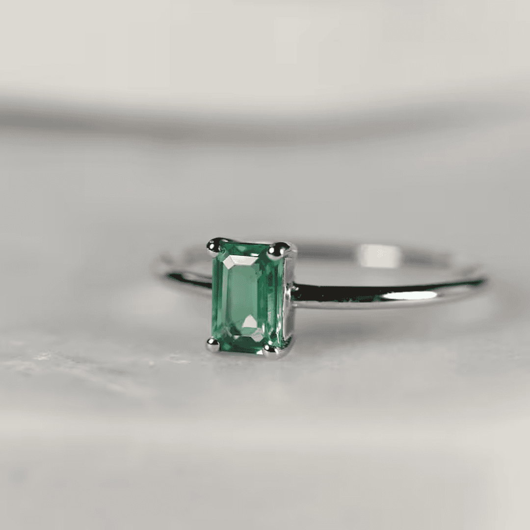 Anillo Esmeralda Musa Elegante