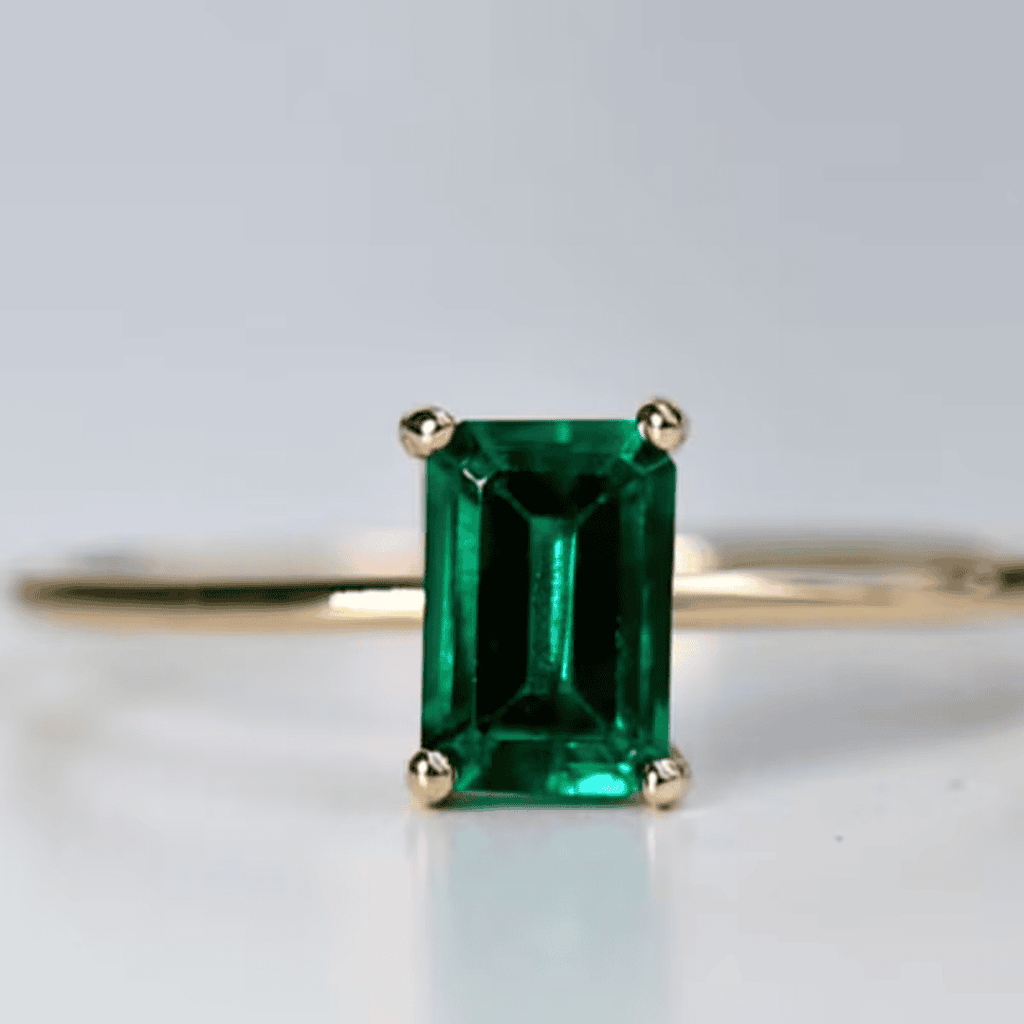 Anillo Esmeralda Musa Elegante
