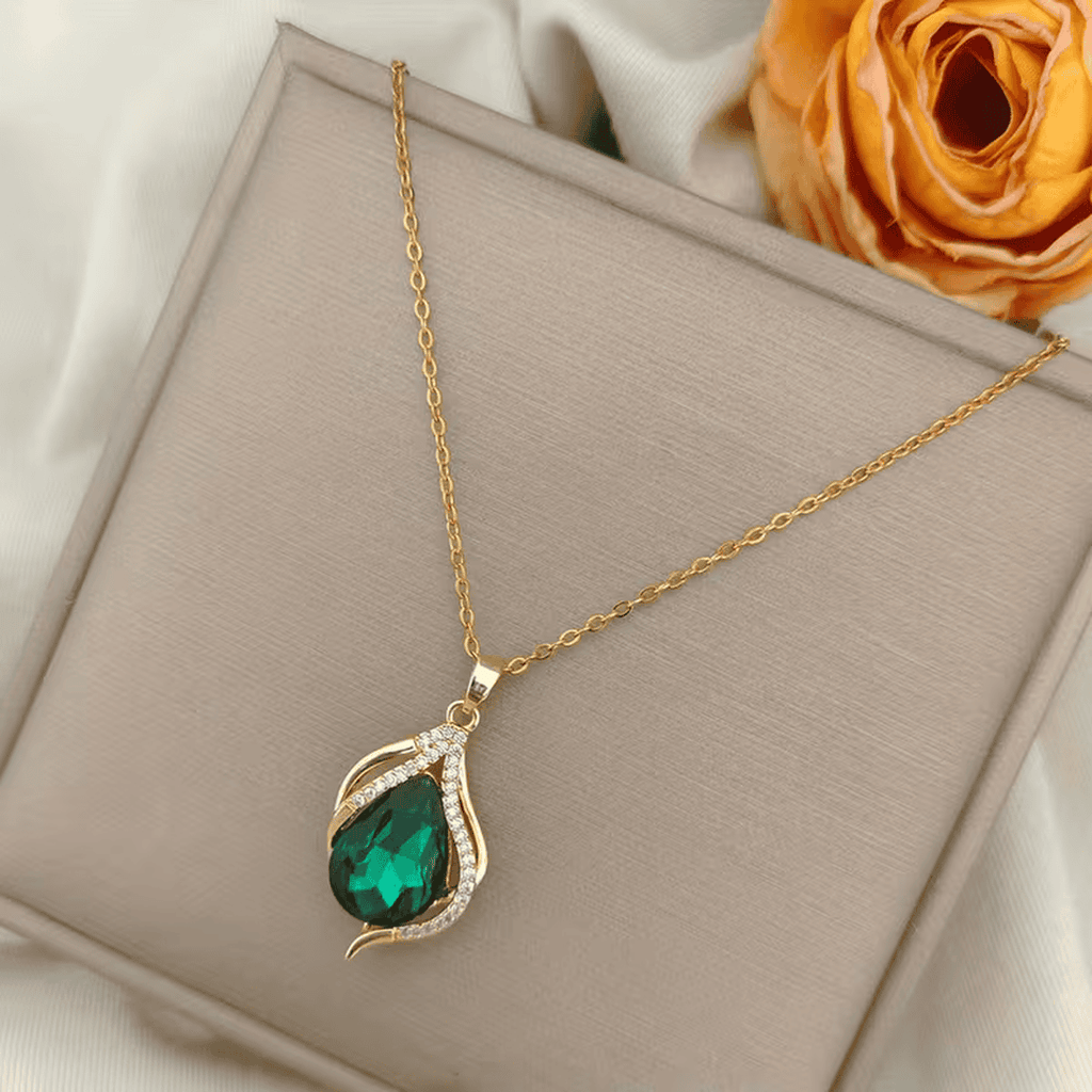 Collar con dije Ola Esmeralda