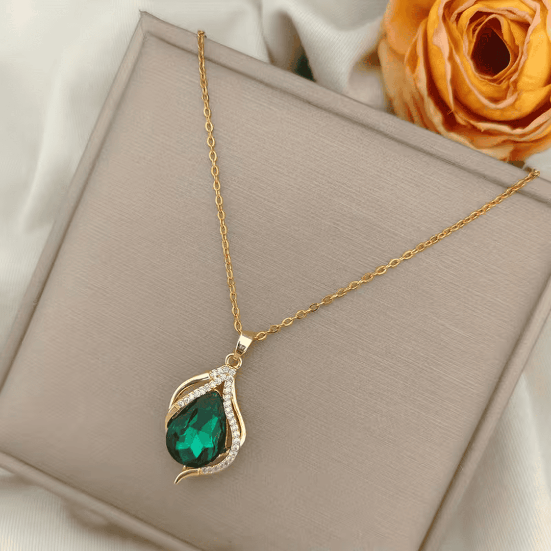 Collar con dije Ola Esmeralda