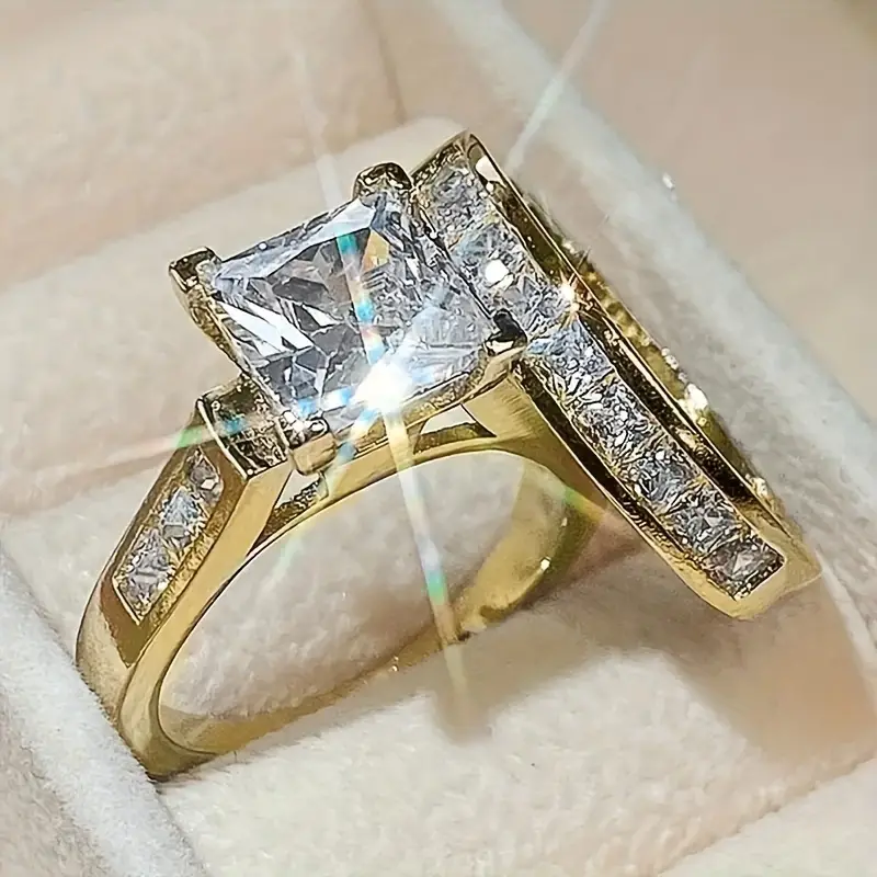 Anillo de circonio dorado vintage