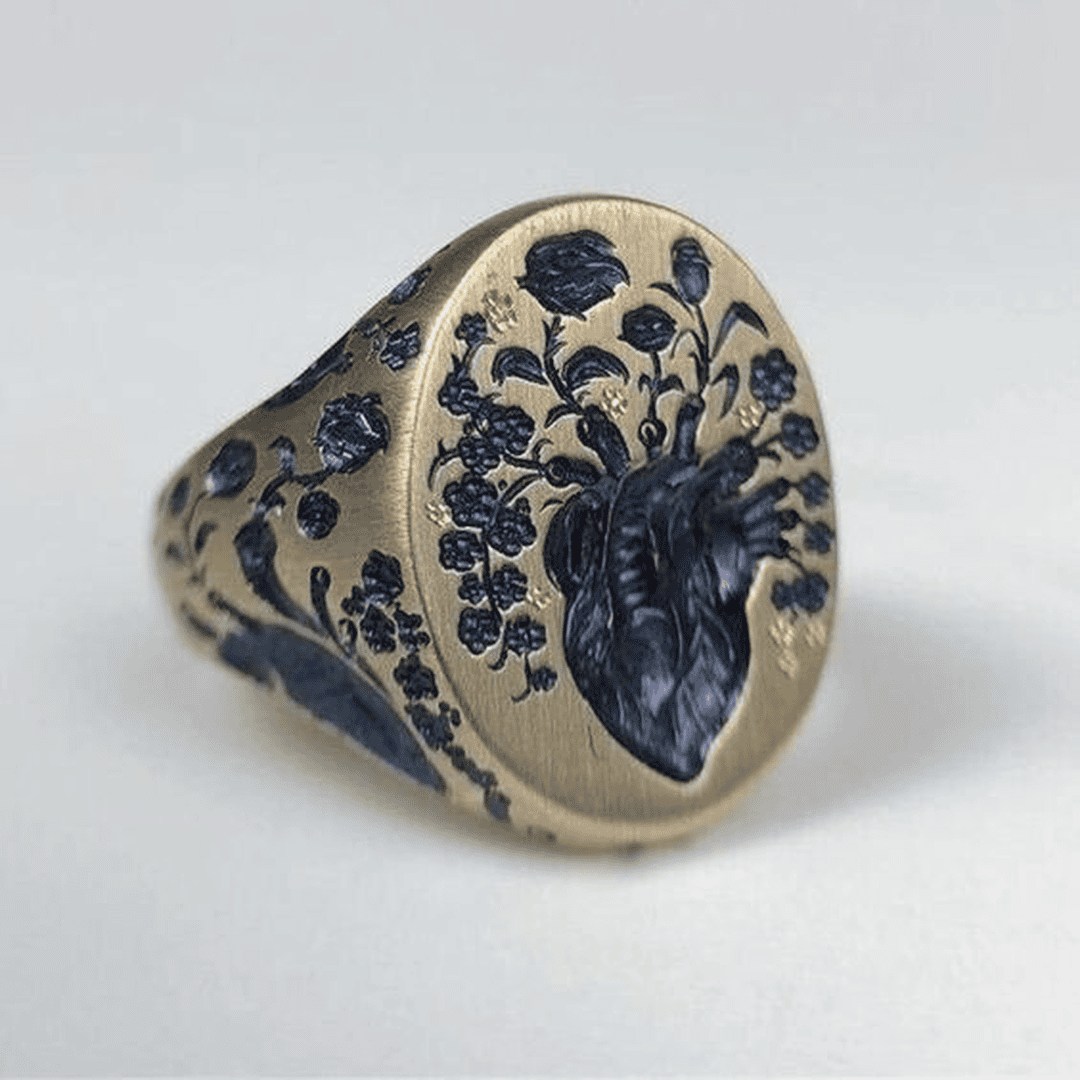 Anillo de oro vintage con flor azul