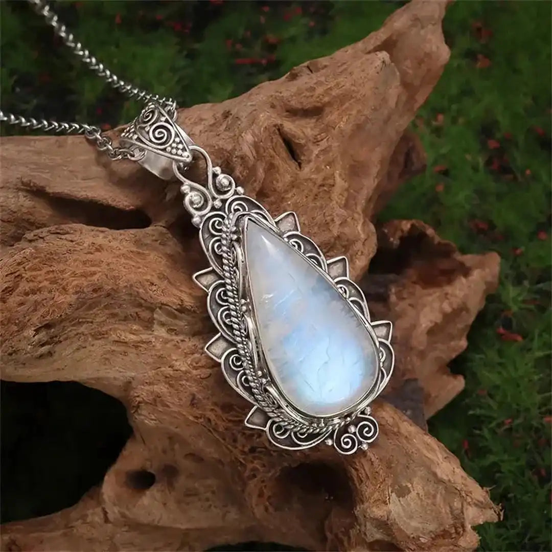 Collar de luna de gota antiguo