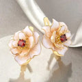 Pendientes de circonita roja con flor blanca