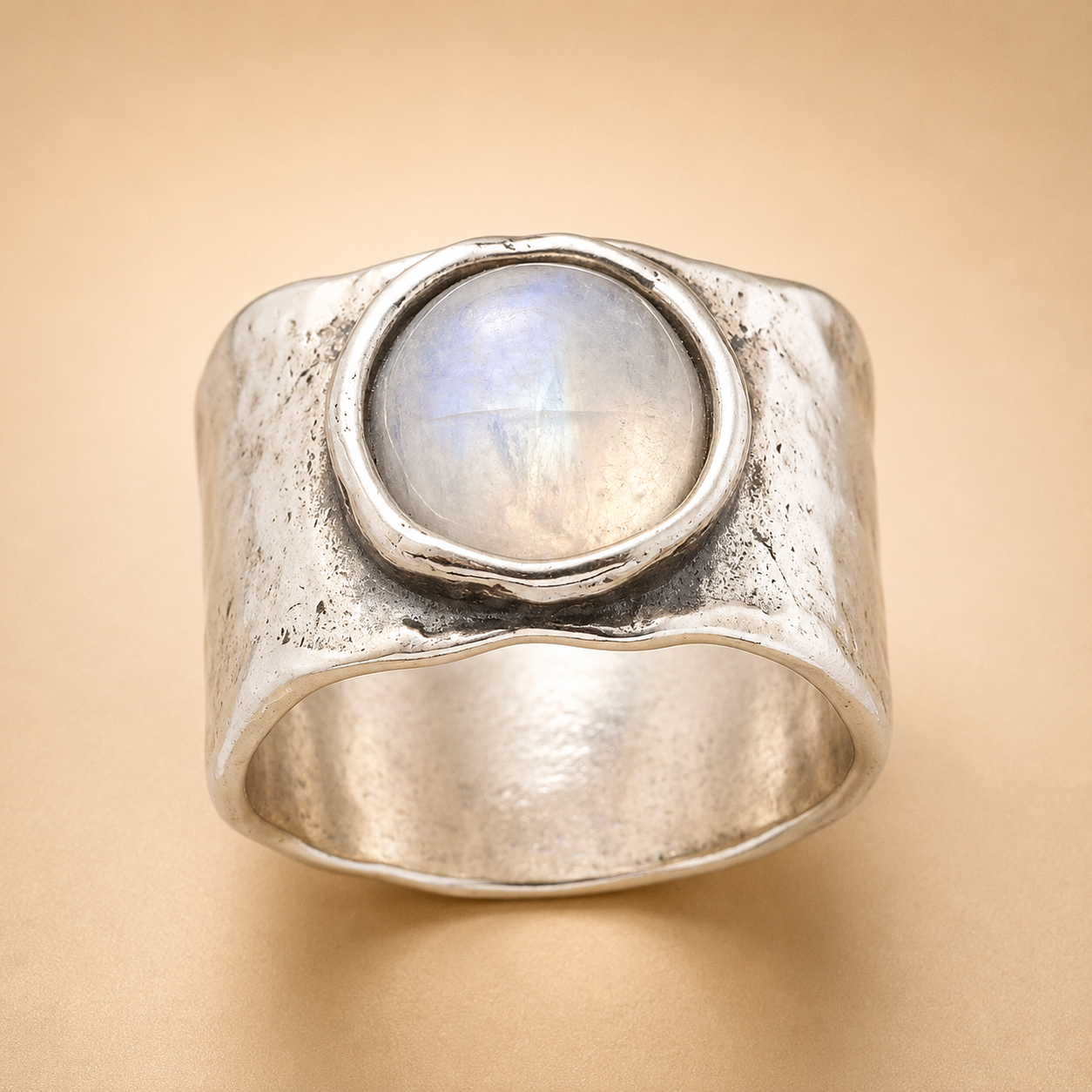 Anillo de plata con piedra lunar