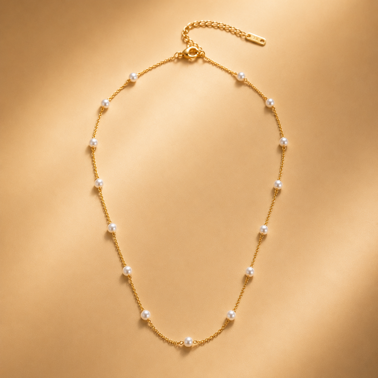 Collar atemporal de perlas de oro
